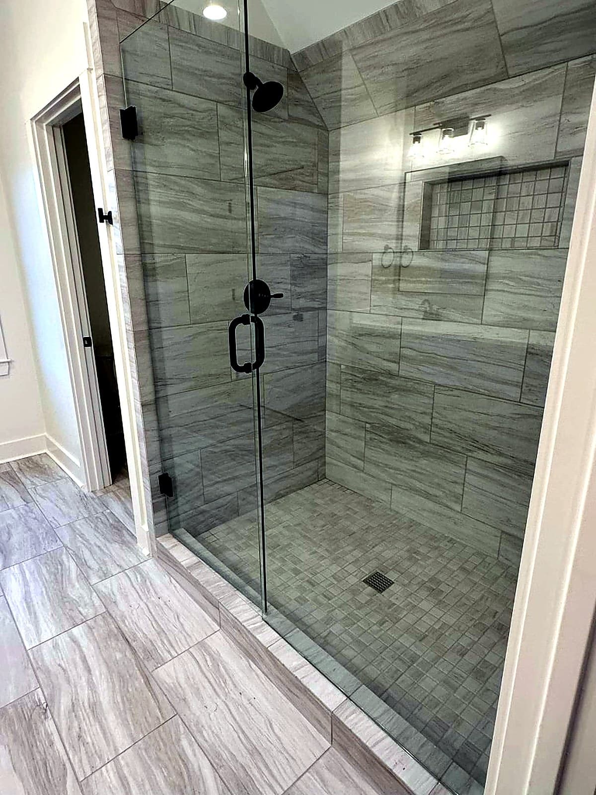 Bathrooms — M & D Custom Homes project